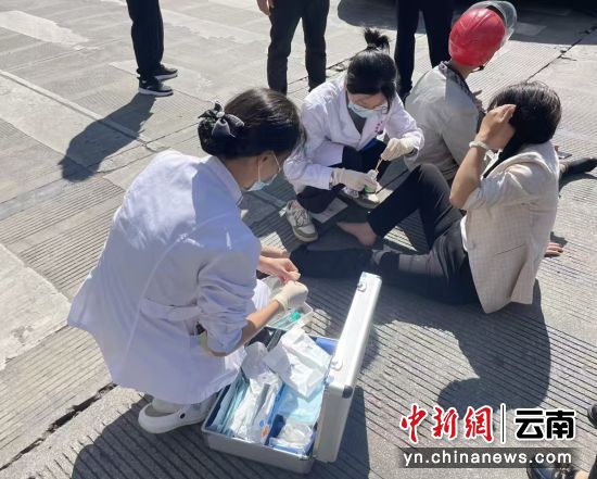 路遇車禍，臨滄市中醫(yī)醫(yī)院醫(yī)生緊急救援